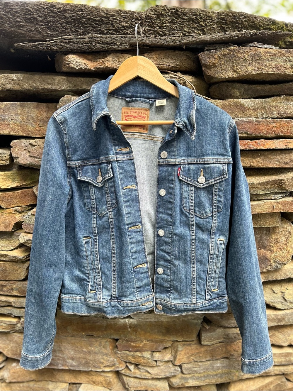Levi's Women's Medium Blue Denim Trucker Jacket